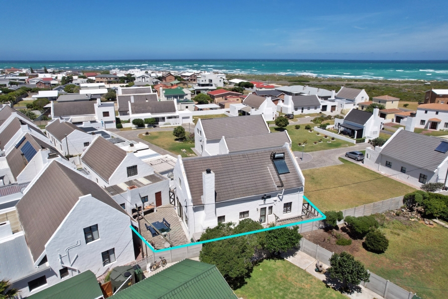 To Let 4 Bedroom Property for Rent in Struisbaai Western Cape